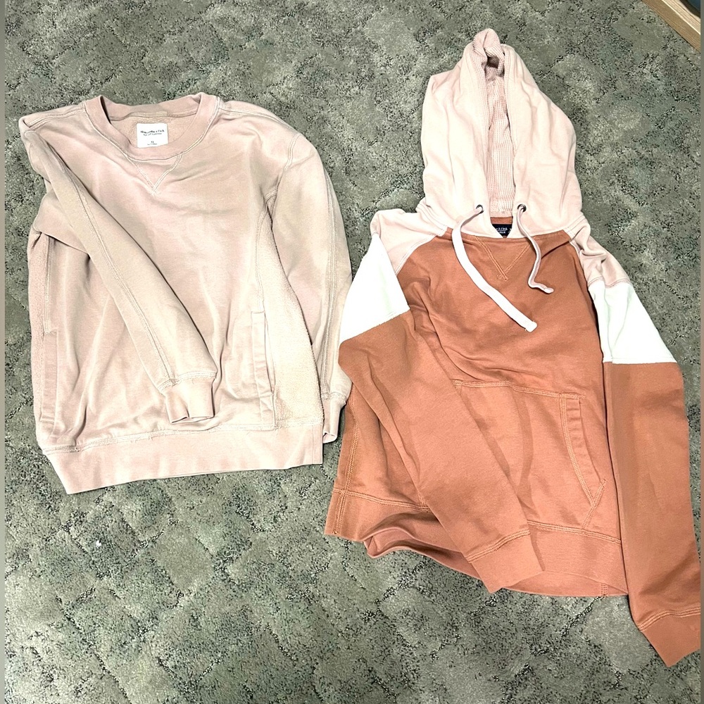 2 Abercrombie & Fitch sweatshirt/hoodie - xs